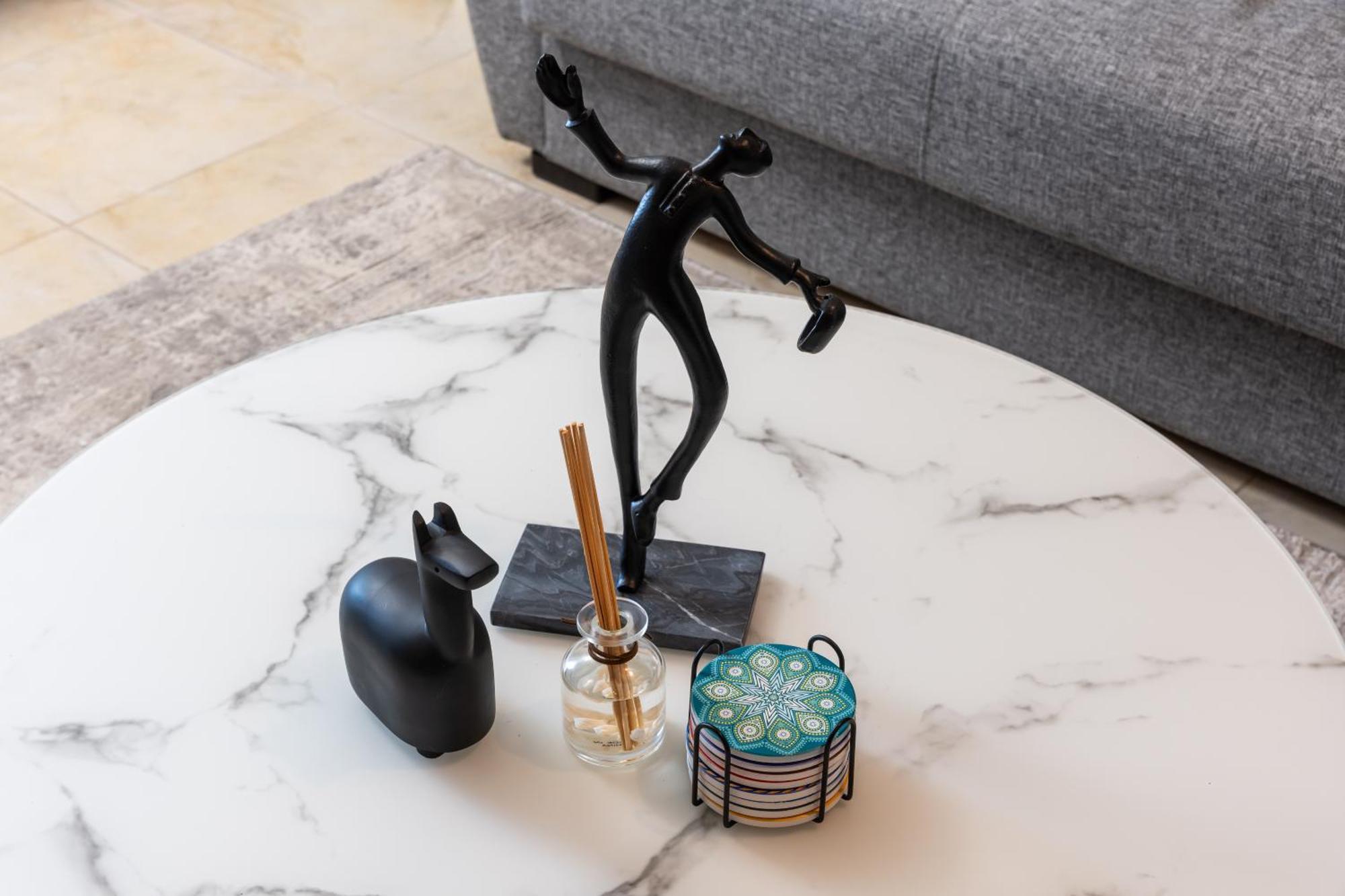 Appartement Chic In Goldcrest Views, Jlt *