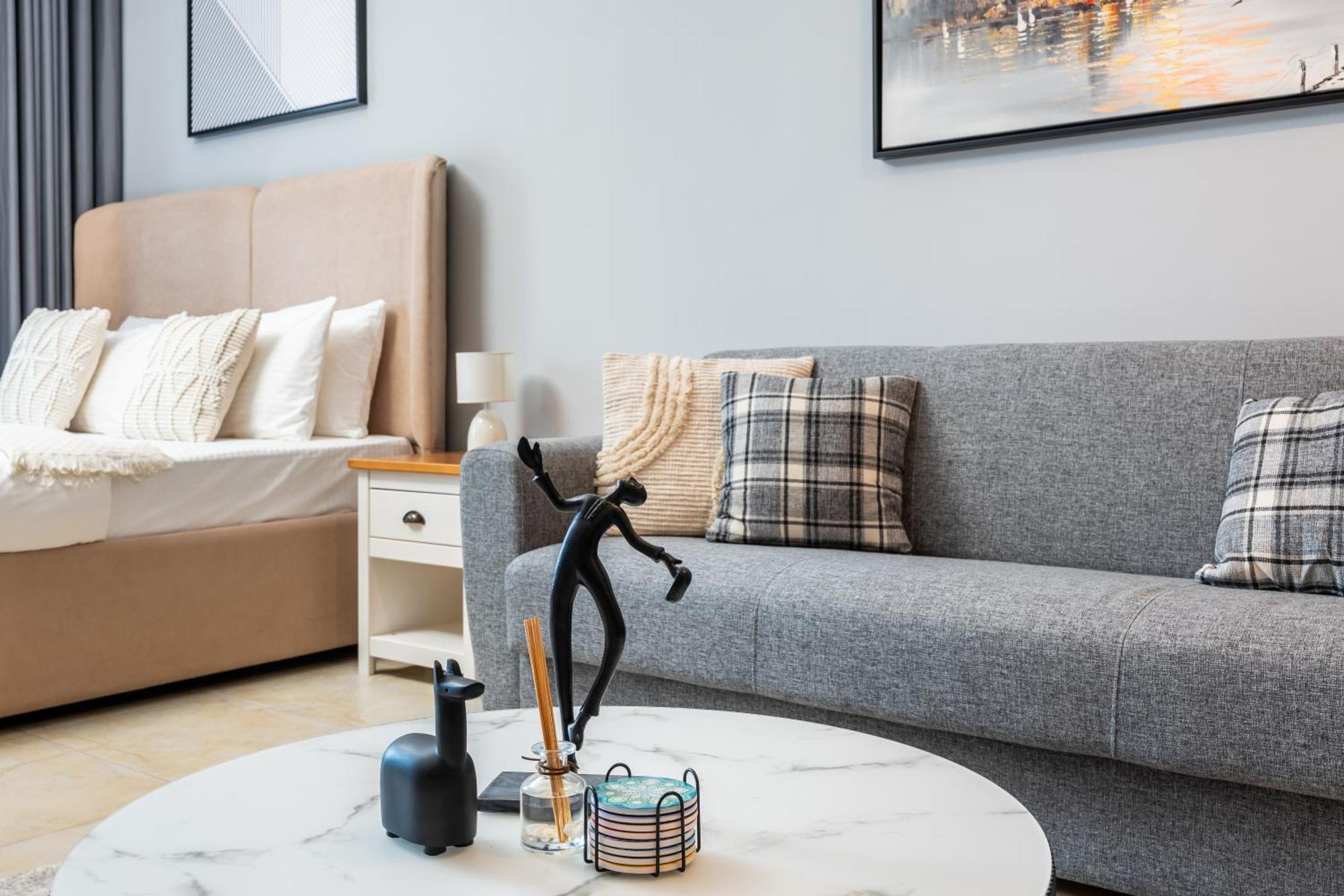 Appartement Chic In Goldcrest Views, Jlt *