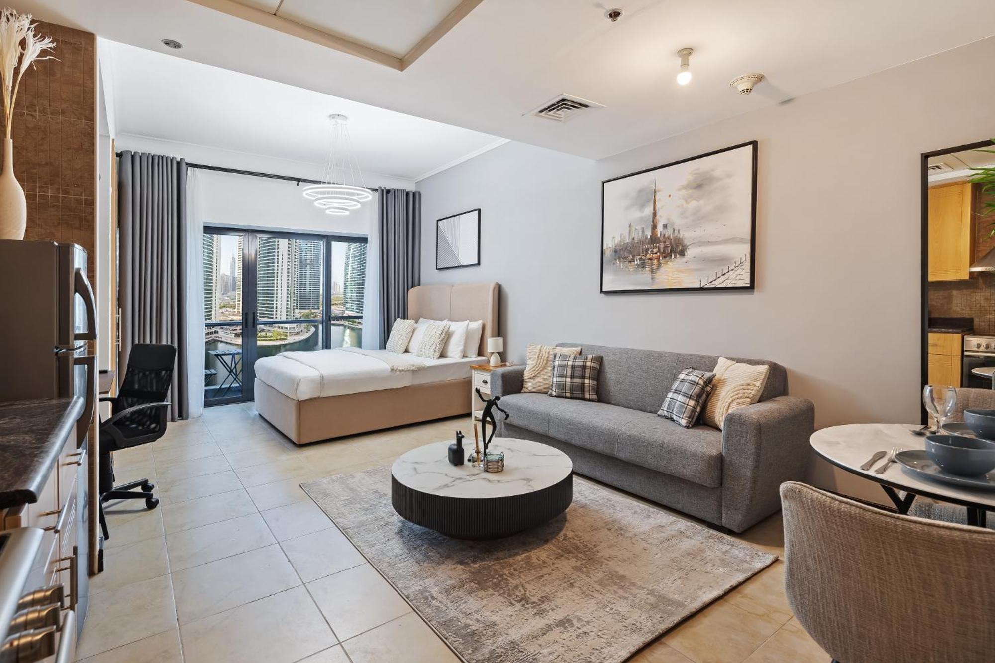 Apartment Chic In Goldcrest Views, Jlt *